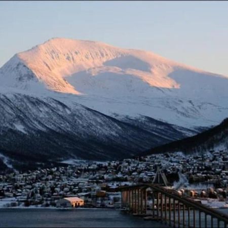 New! Modern - Central - Cozy Place By The Sherpa Stairs Apartment Tromso Exterior photo